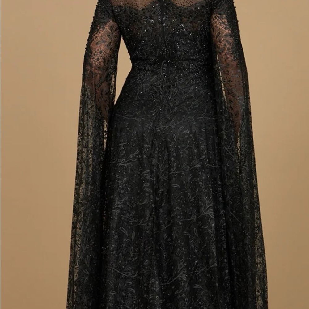 Elegant Black Lace Evening Gown